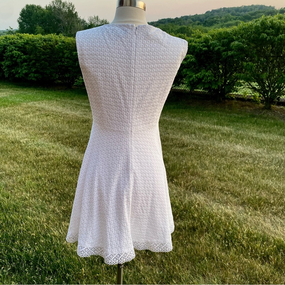 Arthur Levine Tahari Sleeveless Dress - Picture 9 of 16